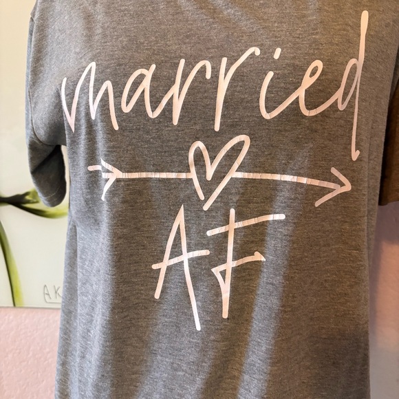 Women’s shirt size medium - Picture 2 of 5